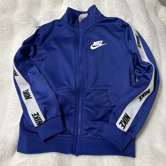 NIKE TODDLER BOYS LOGO TAPING, FULL ZIP JACKET AND PANTS 2 PIECE SET. - Picture 3 of 5